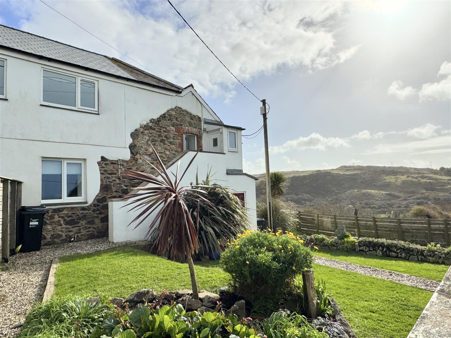 Holywell Bay, Just minutes from the beach